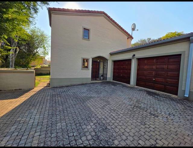 3 BEDROOM TOWNHOUSE FOR SALE IN FAERIE GLEN